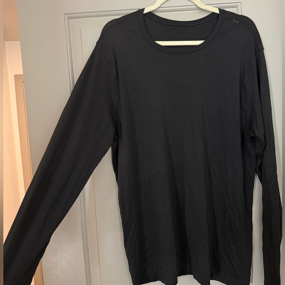 Lululemon athletica Men's Charcoal Black Long Sleeve Tee